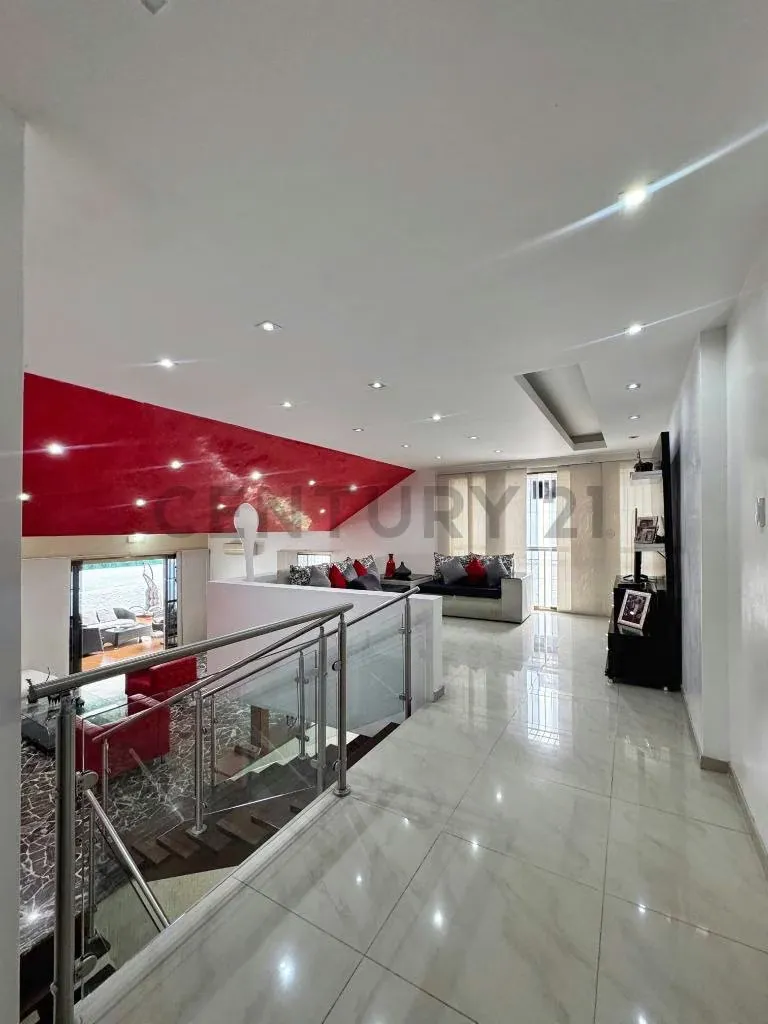 Venta de casa remodelada en Prados del Este - 3