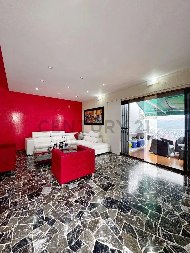 Venta de casa remodelada en Prados del Este - 4
