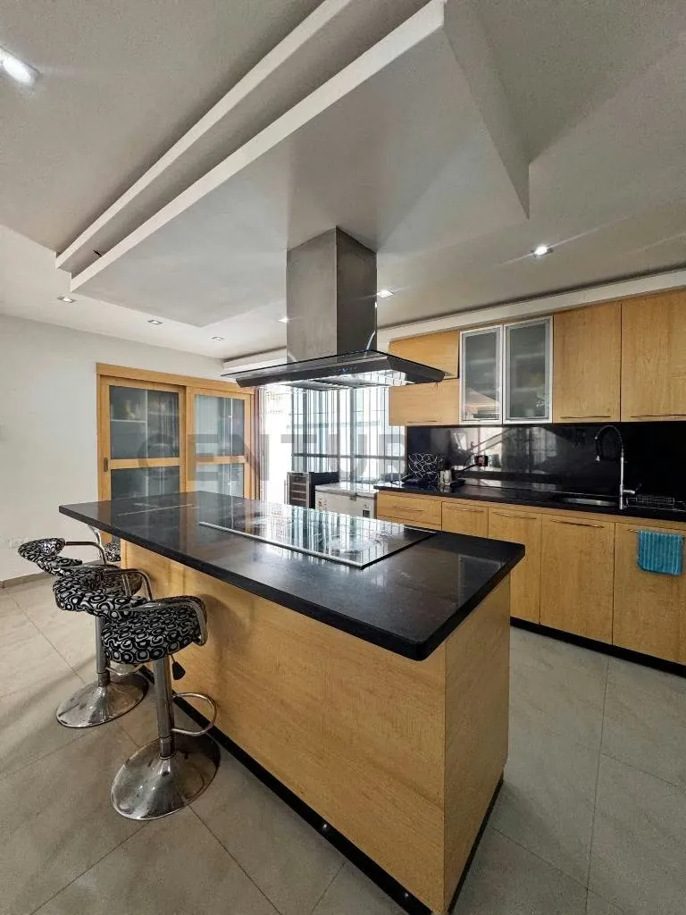 Venta de casa remodelada en Prados del Este - 9