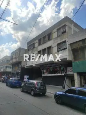 En arrendamiento primer y segundo comercial en la Av. 10 entre calles 9 y 10 del Edificio Mirador de la Ciudad de Valera estado Trujillo