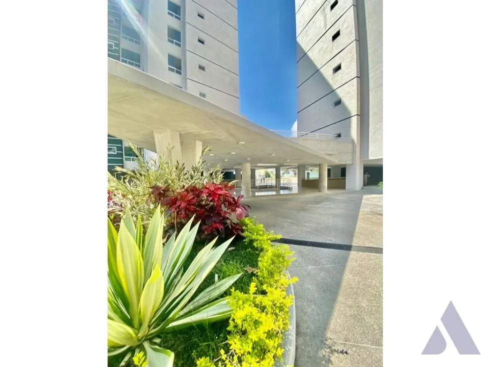Vendo PB c/ jardin y terraza 102+109m2 La Lagunita 5300