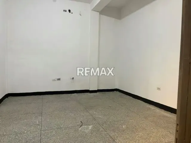 Local Comercial N° 37 en Alquiler Avenida Andrés Bello entre Carreras 21 y 22 Zona Centro-Barquisimeto - 2