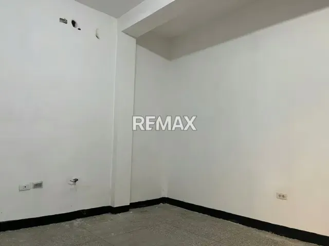 Local Comercial N° 37 en Alquiler Avenida Andrés Bello entre Carreras 21 y 22 Zona Centro-Barquisimeto - 3