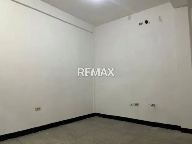 Local Comercial N° 37 en Alquiler Avenida Andrés Bello entre Carreras 21 y 22 Zona Centro-Barquisimeto - 4
