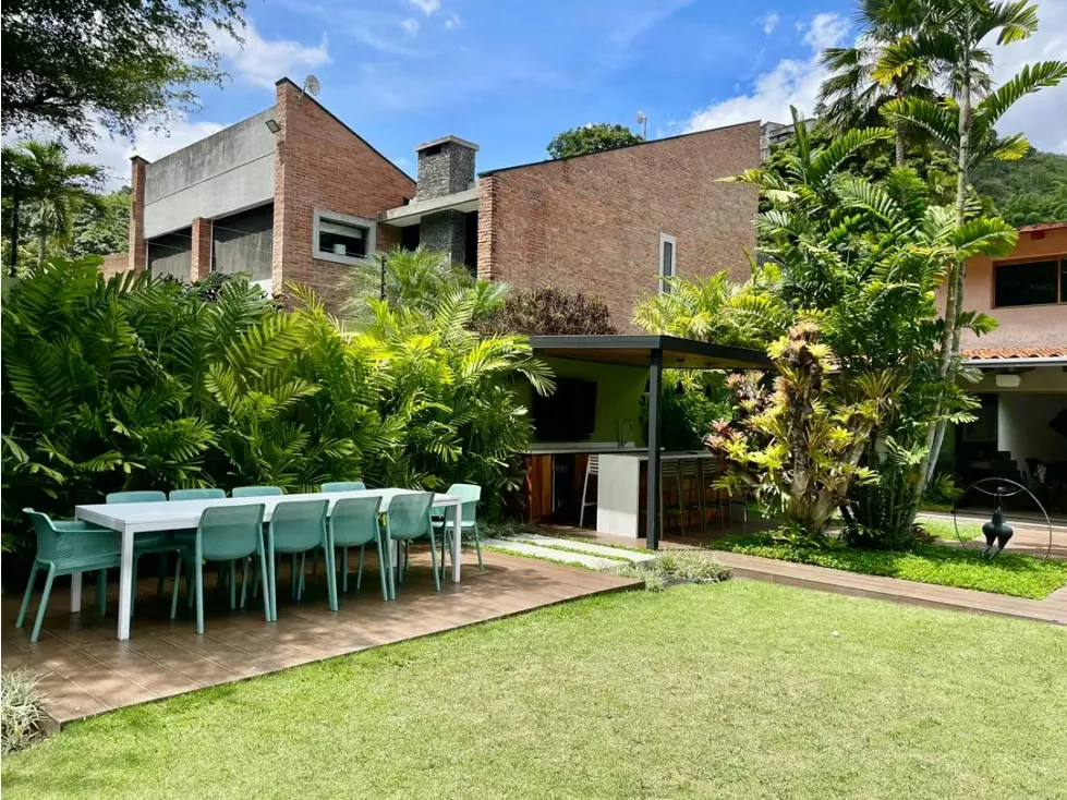 Se vende casa 720m² 4h+2s/4b+s/4p Colinas de Tamanaco - 2