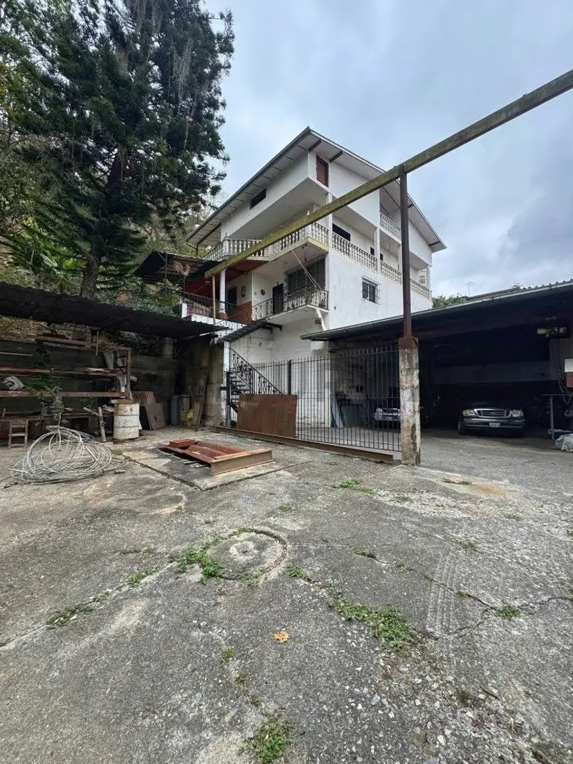 Casa Con Galpón Industrial | Filas De Mariche | 514m2 Terreno