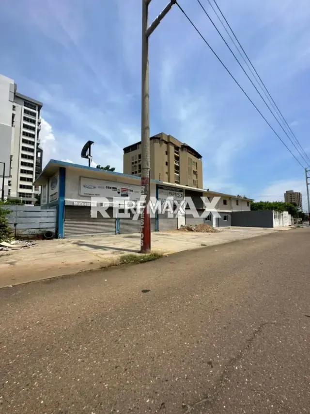 LOCAL EN ALQUILER CECILIO ACOSTA DOBLE ALTURA