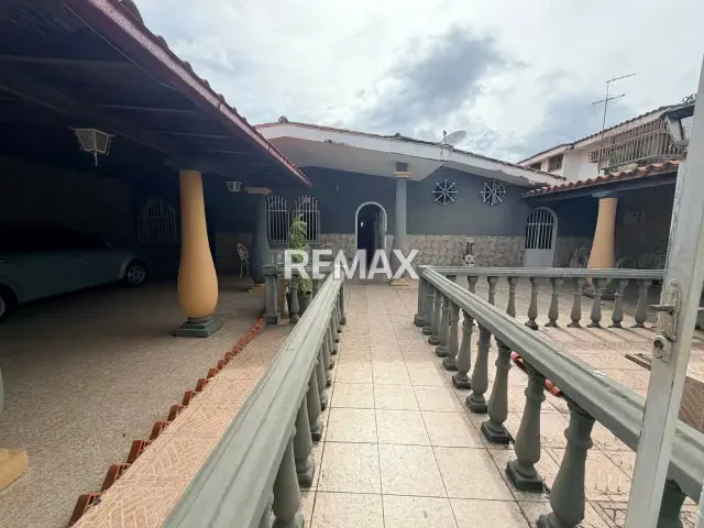 HERMOSA CASA EN VENTA EN LA URB. SAN JACINTO - 3