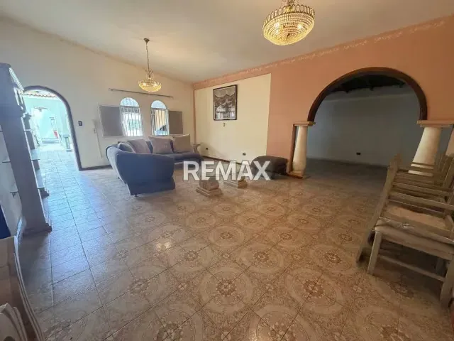 HERMOSA CASA EN VENTA EN LA URB. SAN JACINTO - 4