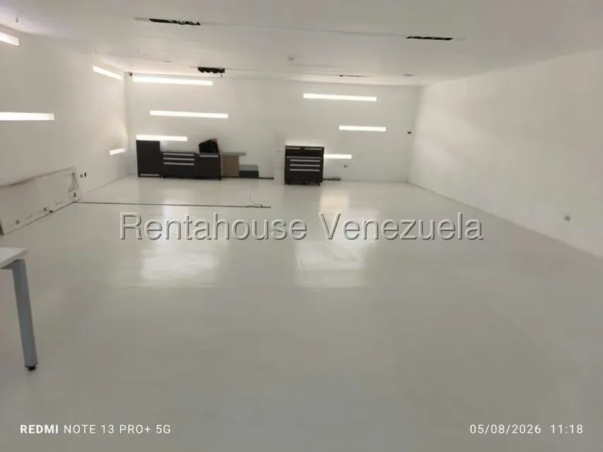 Local Comercial en Alquiler en La Lago, Zulia - 3