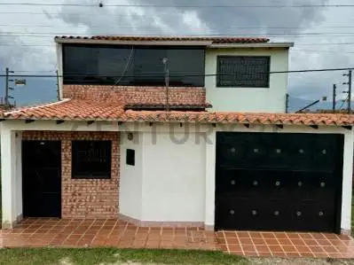 EN VENTA HERMOSA CASA EN TUCAPE