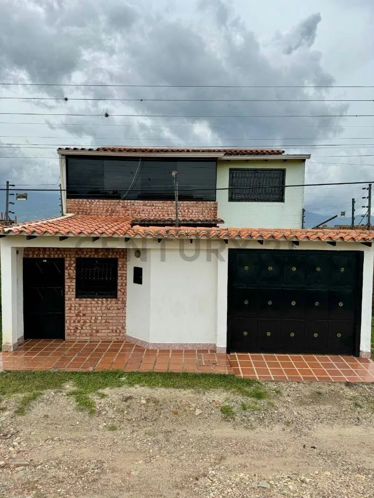 EN VENTA HERMOSA CASA EN TUCAPE