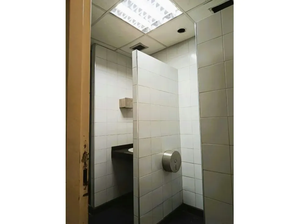 Alquilo local comercial 151m2 La Urbina 5895 - 18