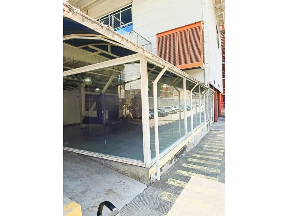 Alquilo local comercial 151m2 La Urbina 5895 - 4