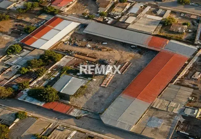Terreno Industrial y Centro de Operaciones para Carga Pesada