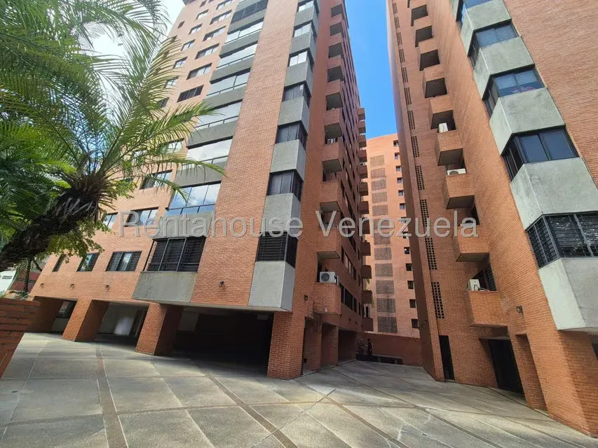 Apartamento (Duplex) en Alquiler en El Rosal, Distrito Metropolitano - 2
