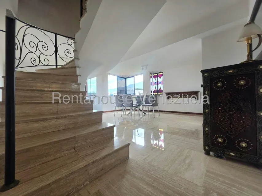 Apartamento (Duplex) en Alquiler en El Rosal, Distrito Metropolitano - 12