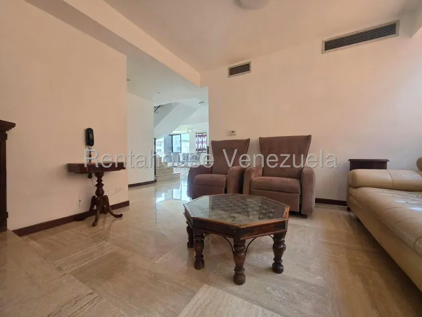 Apartamento (Duplex) en Alquiler en El Rosal, Distrito Metropolitano - 16