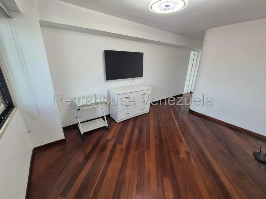 Apartamento (Duplex) en Alquiler en El Rosal, Distrito Metropolitano - 27