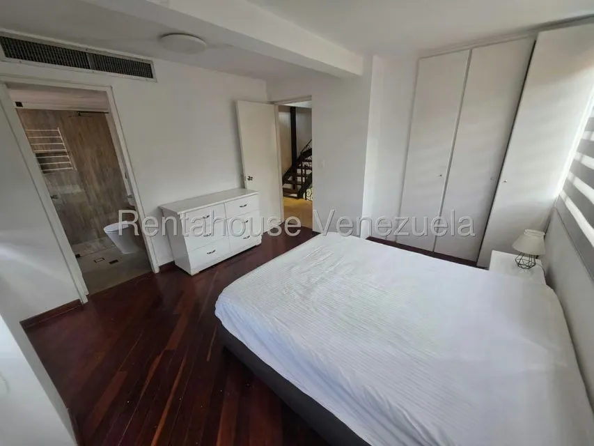 Apartamento (Duplex) en Alquiler en El Rosal, Distrito Metropolitano - 34