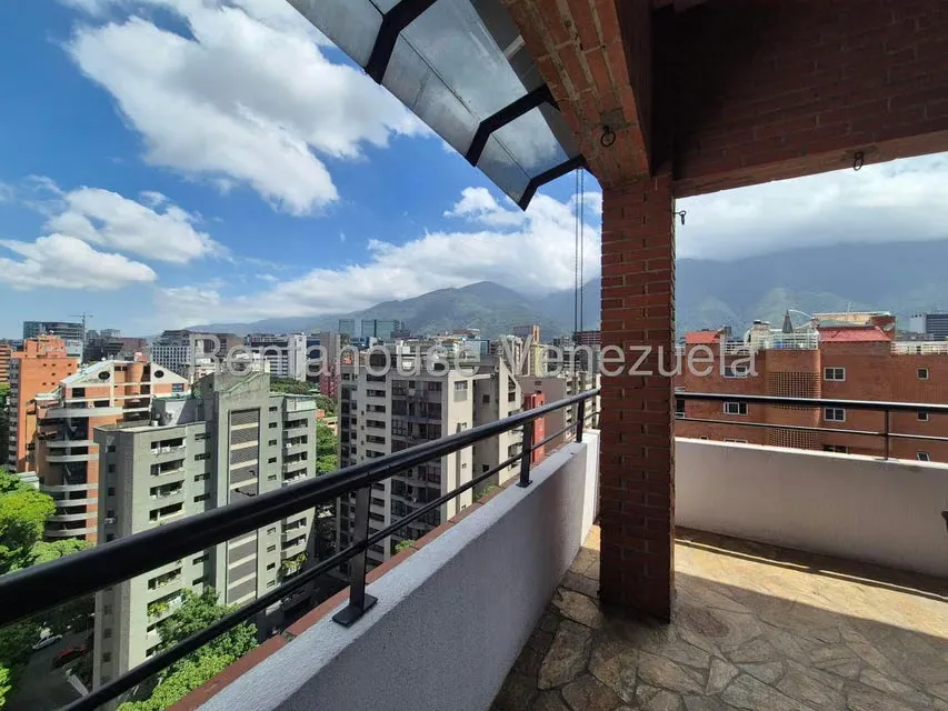 Apartamento (Duplex) en Alquiler en El Rosal, Distrito Metropolitano - 45