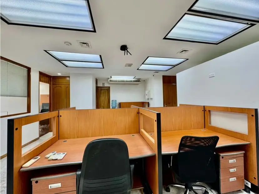 Se alquila oficina 210m2 Centro Plaza Los Palos Grandes