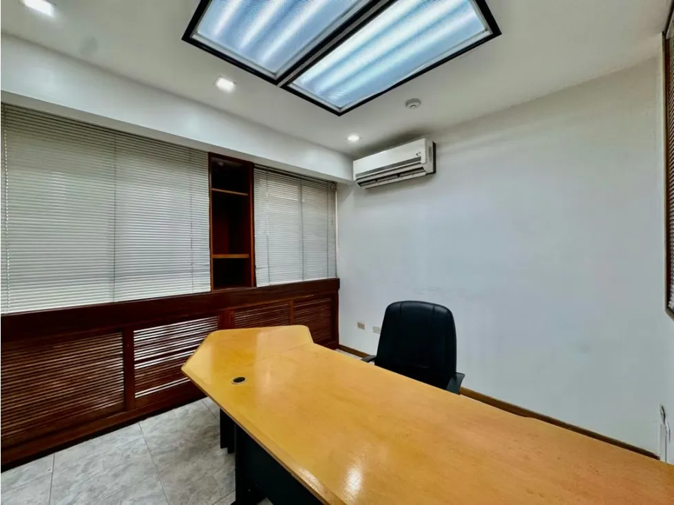 Se alquila oficina 210m2 Centro Plaza Los Palos Grandes - 2