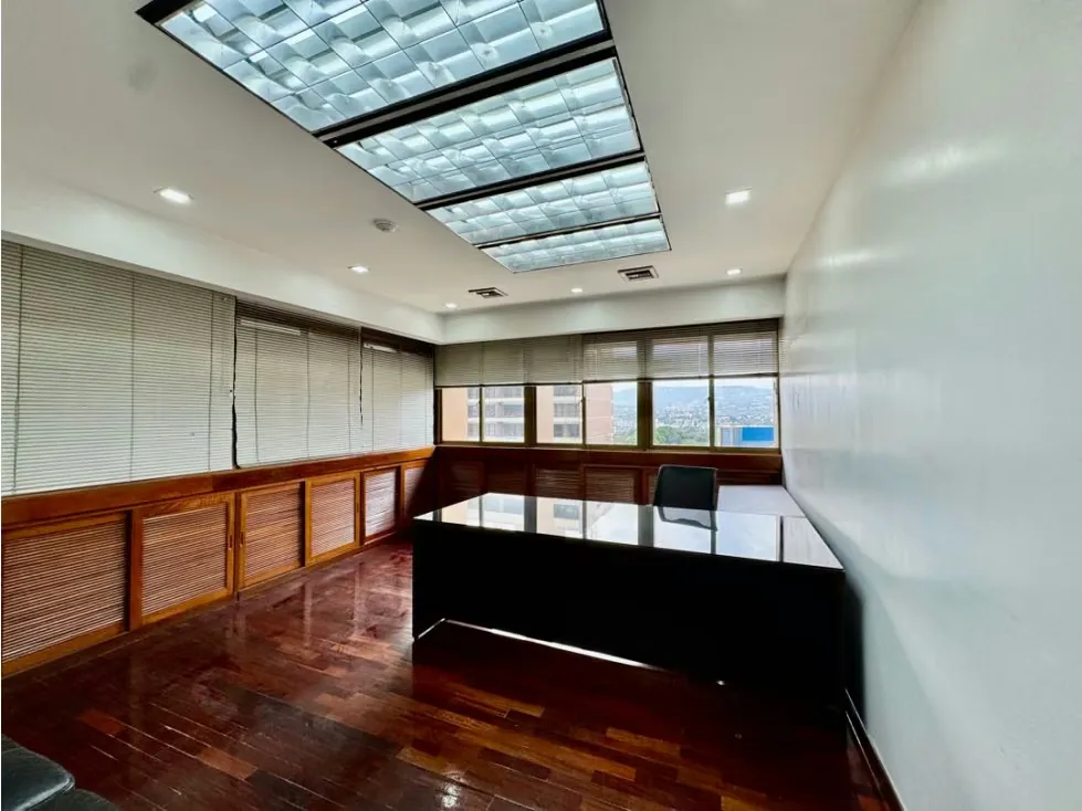 Se alquila oficina 210m2 Centro Plaza Los Palos Grandes - 13