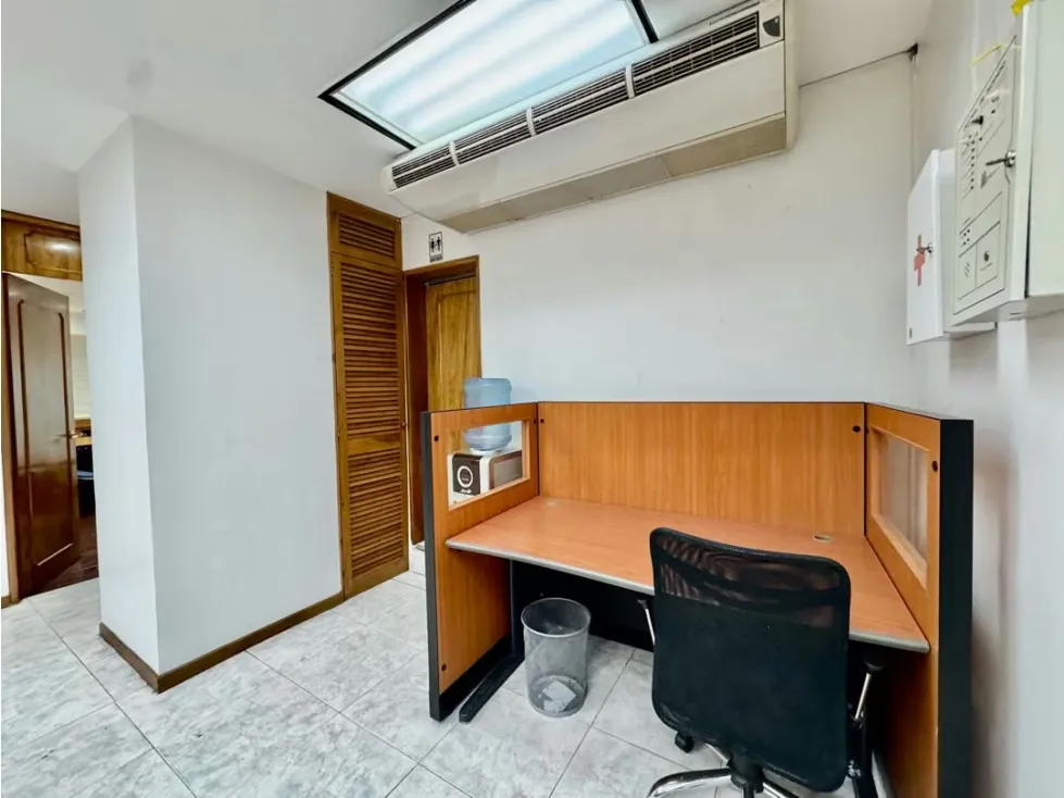 Se alquila oficina 210m2 Centro Plaza Los Palos Grandes - 16