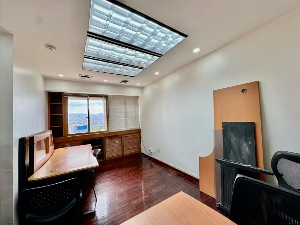 Se alquila oficina 210m2 Centro Plaza Los Palos Grandes - 17