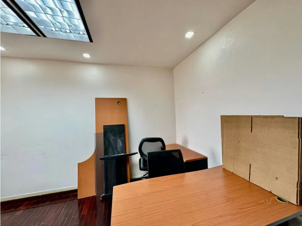 Se alquila oficina 210m2 Centro Plaza Los Palos Grandes - 18