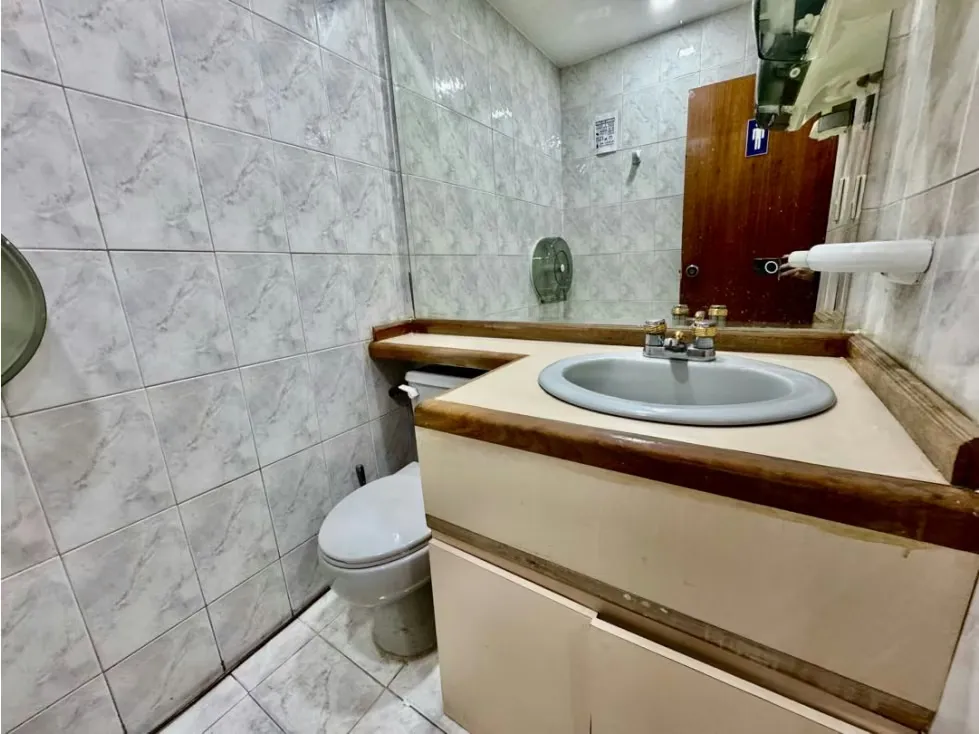 Se alquila oficina 210m2 Centro Plaza Los Palos Grandes - 21