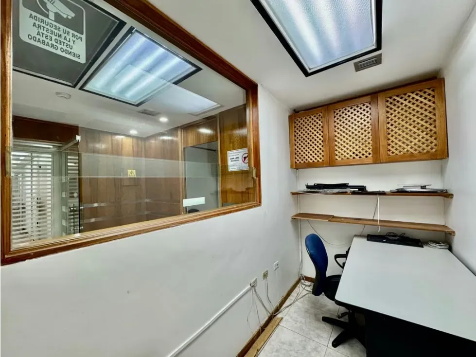 Se alquila oficina 210m2 Centro Plaza Los Palos Grandes - 25