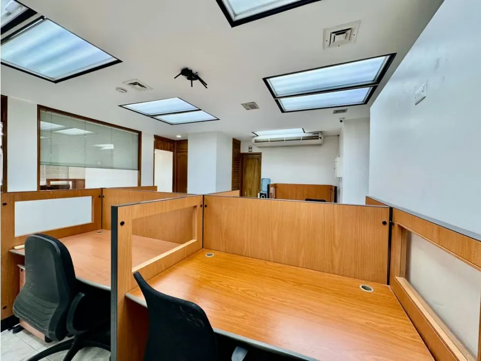 Se alquila oficina 210m2 Centro Plaza Los Palos Grandes - 4