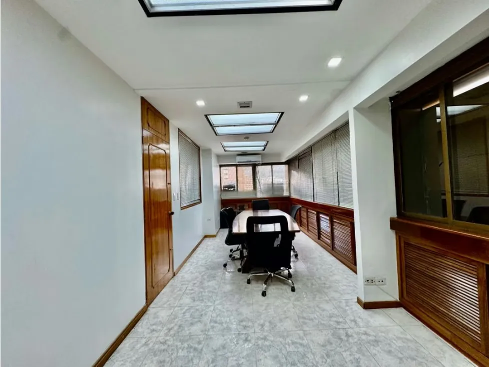 Se alquila oficina 210m2 Centro Plaza Los Palos Grandes - 8
