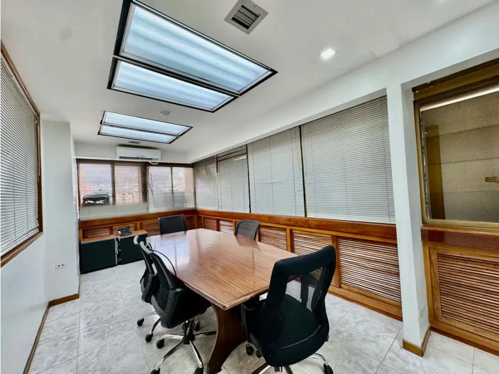 Se alquila oficina 210m2 Centro Plaza Los Palos Grandes - 9