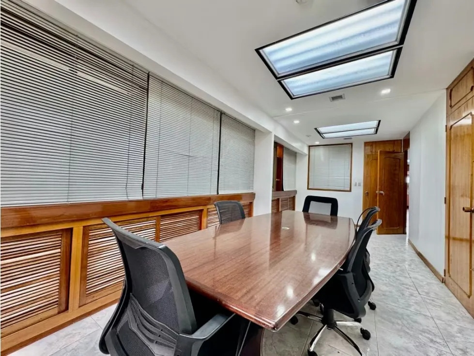 Se alquila oficina 210m2 Centro Plaza Los Palos Grandes - 10