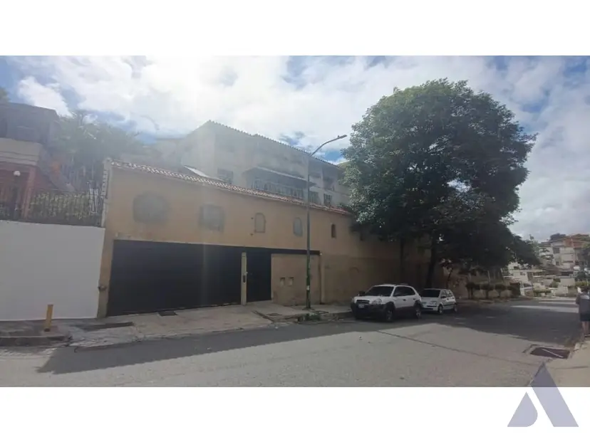 Se alquila oficina/depósito 150m2 El Marques 8112