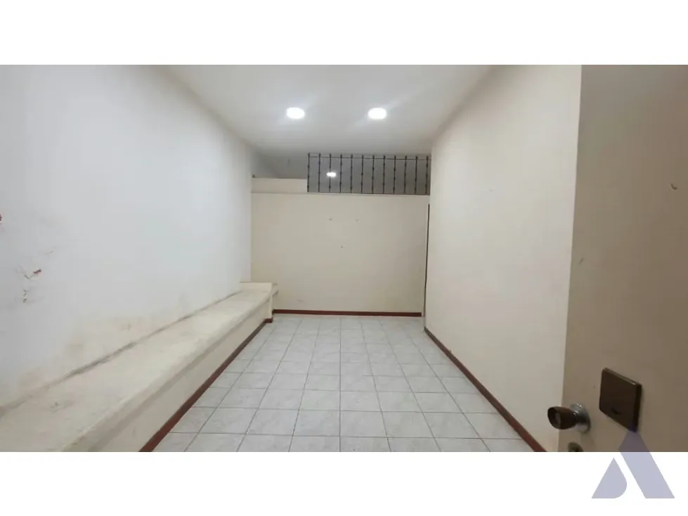 Se alquila oficina/depósito 150m2 El Marques 8112 - 3