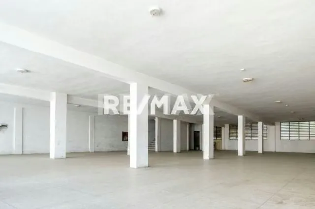 Venta de Edificio Comercial Av. La Michela - 2