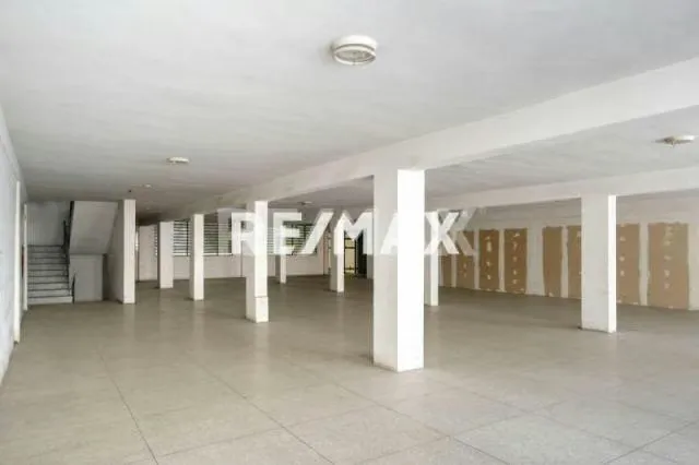 Venta de Edificio Comercial Av. La Michela - 3
