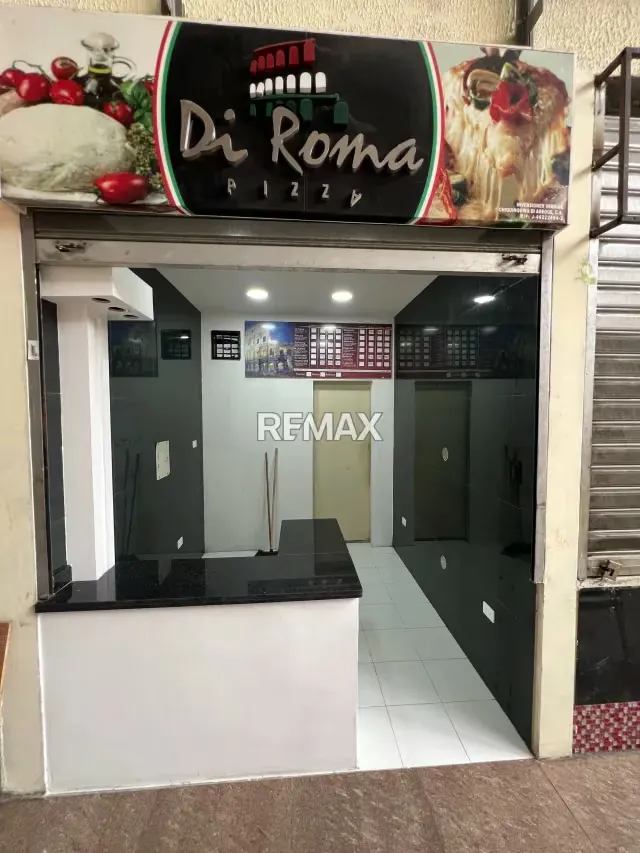 En venta local comercial ubicado en el Centro Comercial La Estancia
