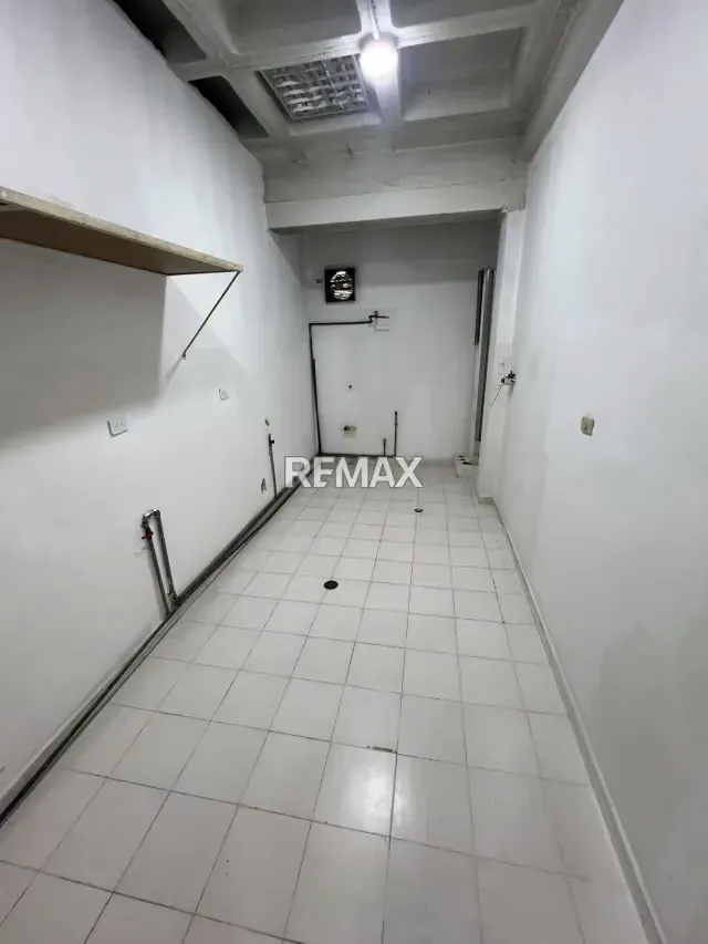 En venta local comercial ubicado en el Centro Comercial La Estancia - 4