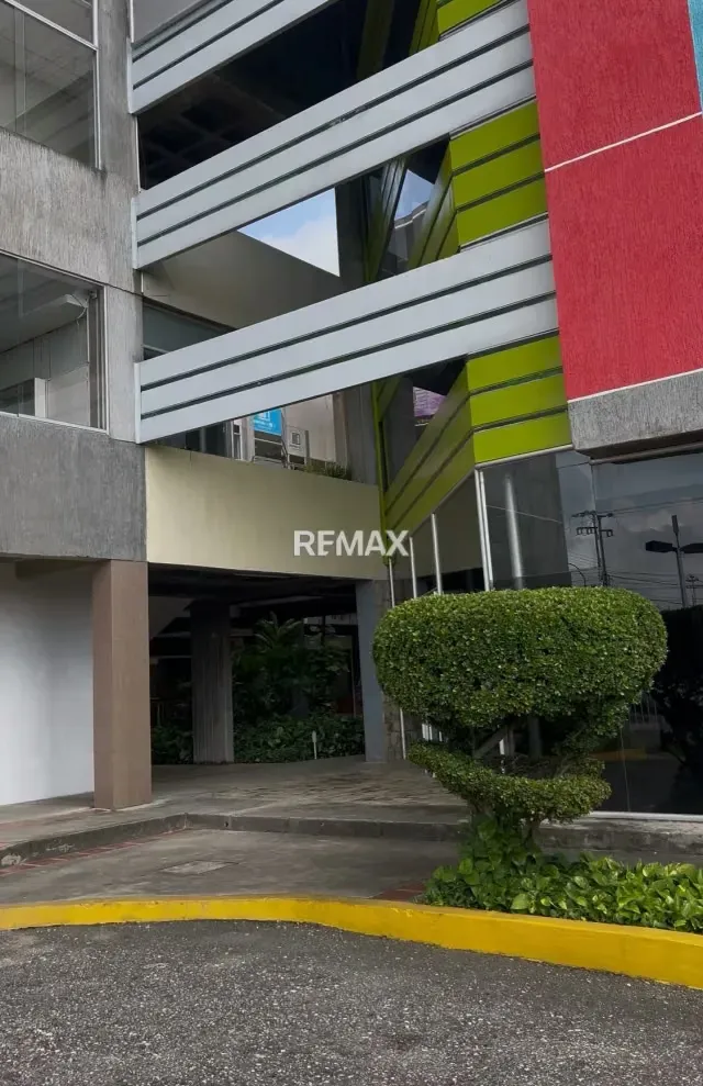 En venta local comercial ubicado en el Centro Comercial La Estancia - 5