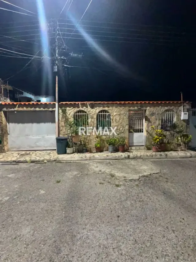 ALQUILER DE ANEXO URB VALLE LINDO