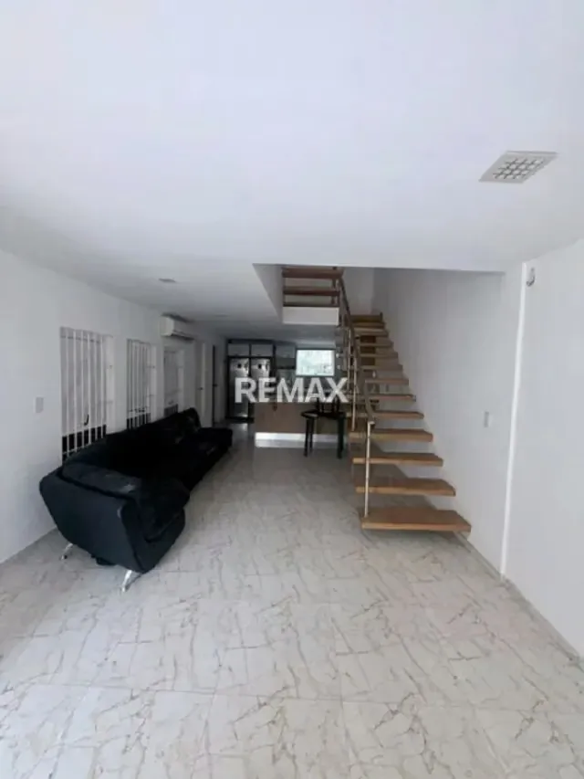TOWN HOUSE COMERCIAL EN ALQUILER