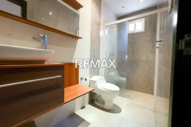 EN VENTA IMPONENTE CASA DE DOS NIVELES, MODERNA CON PISCINA, URB. COSTA AZUL, ISLA DE MARGARITA. - 10