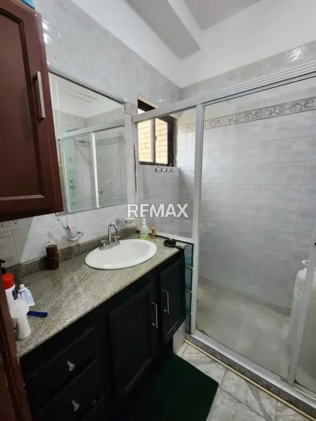 Se vende apartamento zona este, edificio Toki-eder, av 2A, piso 5, apartamento 5B - 15