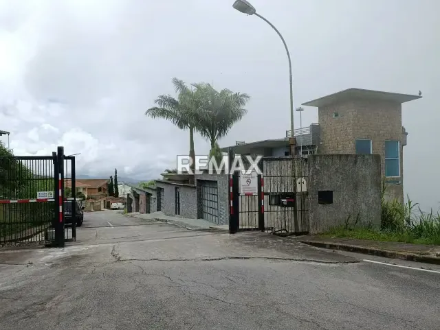 Casa Obra Gris en Venta, Urb. Parque El Retiro - 2
