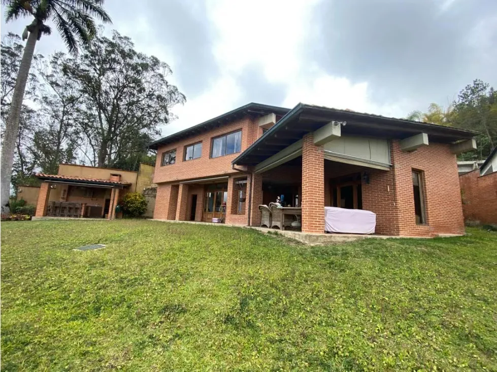 Se vende casa 1300m² 4h+2s/3b+s/4p Alto Hatillo